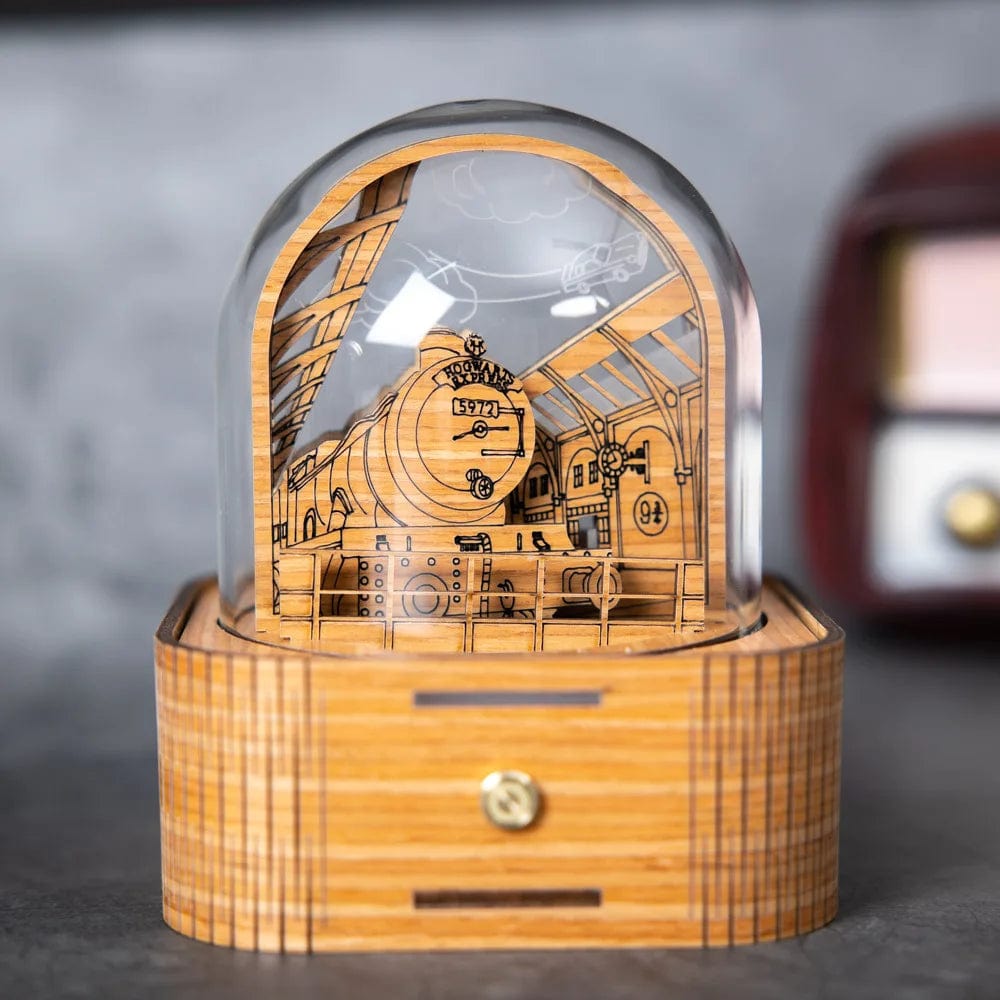 Harryy Potter Retro Hogwarts Music Box 3D Night Light Train NO.9 5972 Wooden Carving Touch Black Walnut Music Box Toy Figures MobileÉtoilé